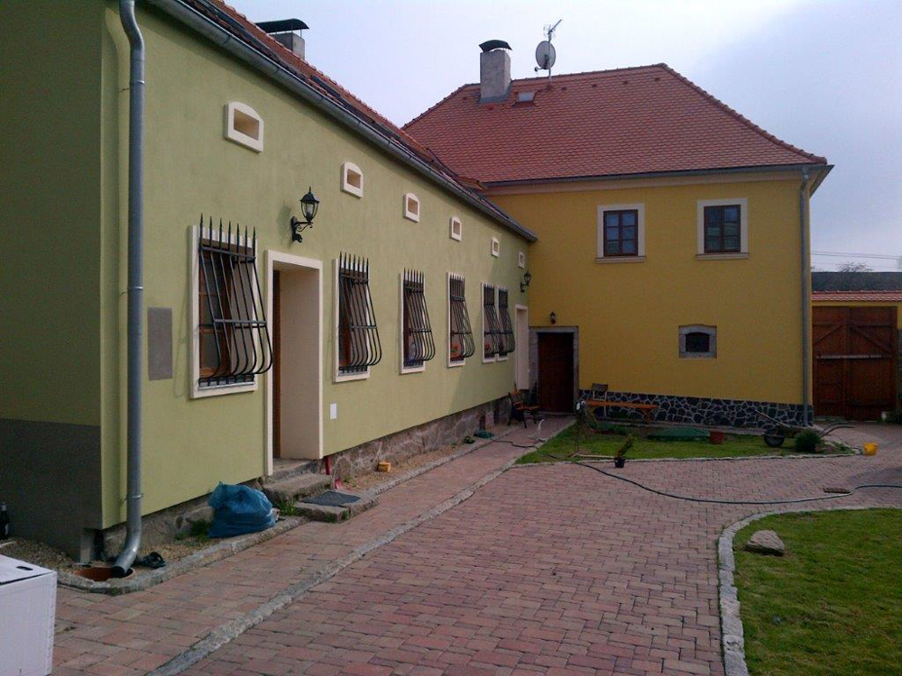 kompletní oprava tvrze Borovany