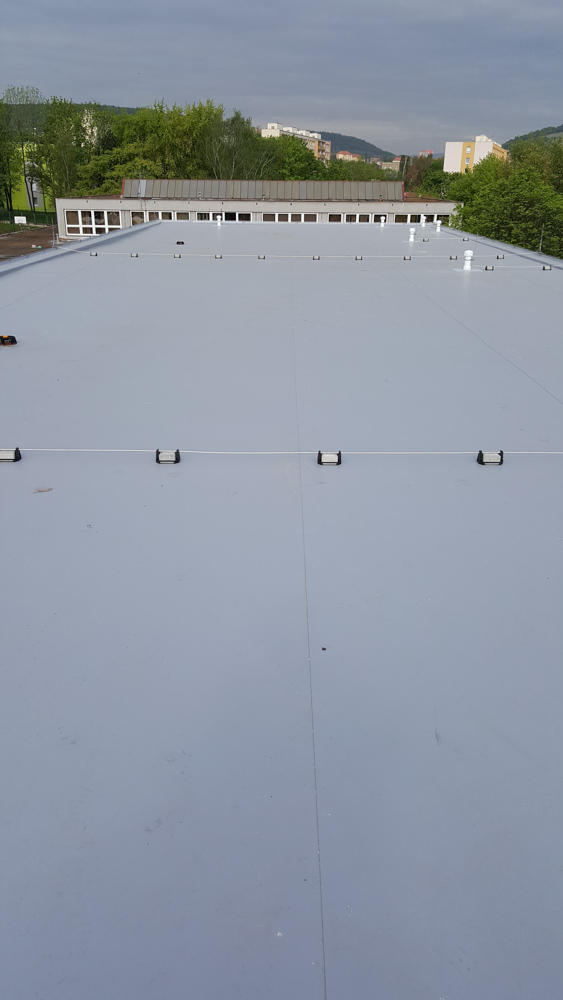 Pokládka foliové střechy